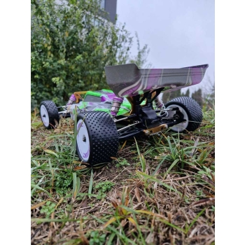 Samochód zdalnie sterowny terenowy wyczynowy WLToys 104002 1:10 4WD 2,4Ghz